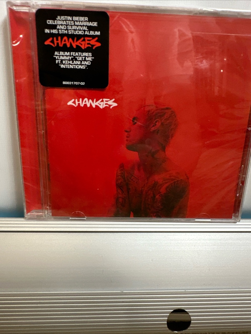Justin Bieber - Changes (red)